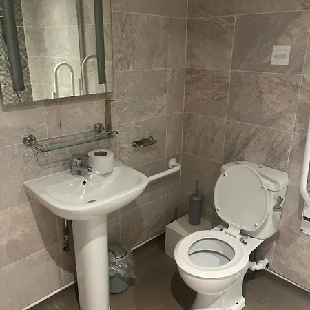 The Kings Arms מלון Burton-in-Kendal