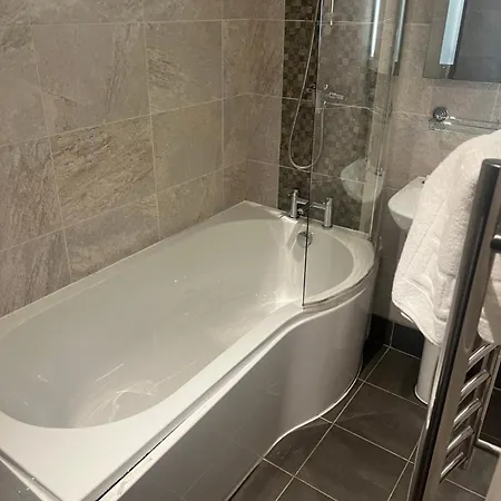 מלון The Kings Arms 4*