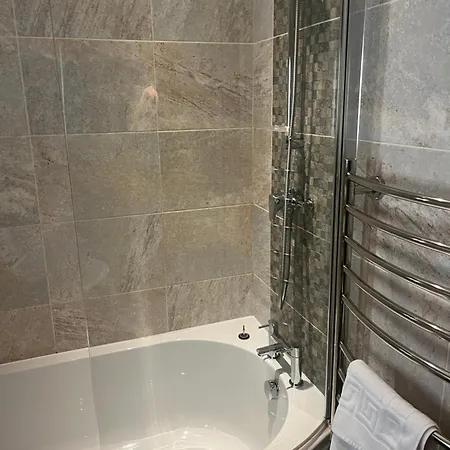 The Kings Arms מלון Burton-in-Kendal