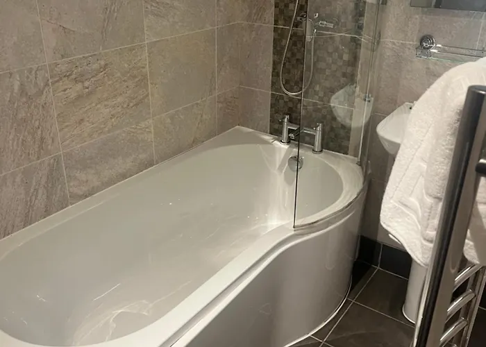 מלון The Kings Arms 4*